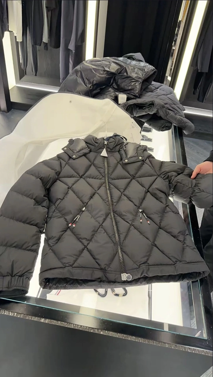 Moncler Down Jackets Sleek 144434
