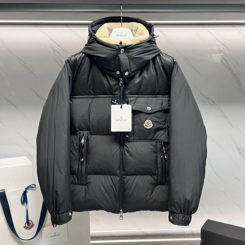 Moncler Down Jackets Sleek 144435