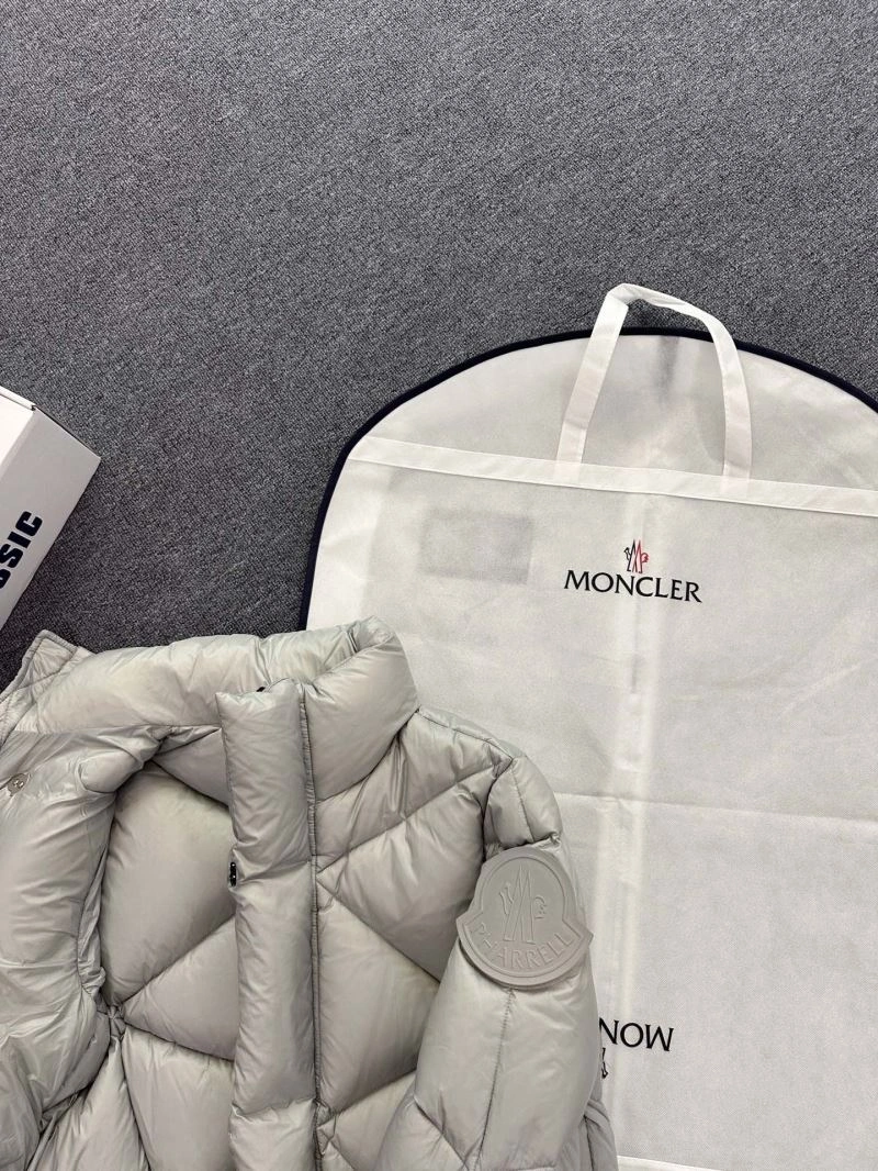 RelaxedFit Moncler Down Jackets 144442