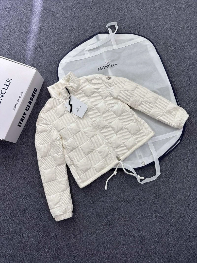 Moncler Down Jackets Bold 144424