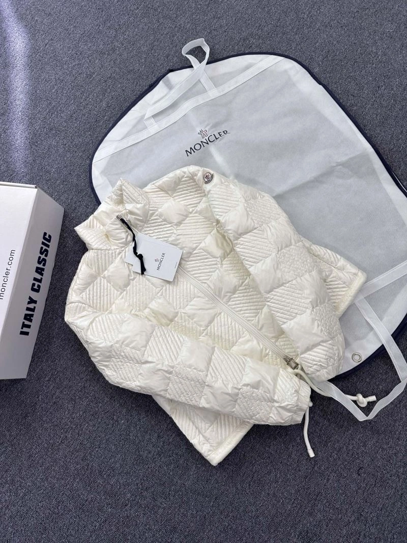 Moncler Down Jackets Bold 144424