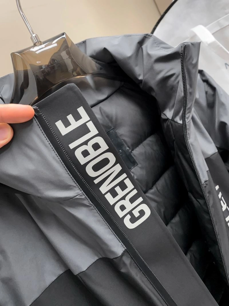 Tailored Moncler Down Jackets 144105