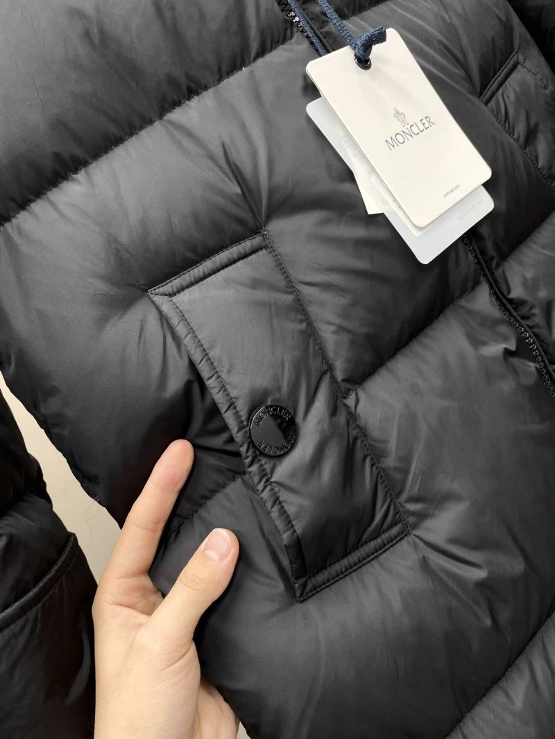 Moncler Down Jackets Comfortable 144100