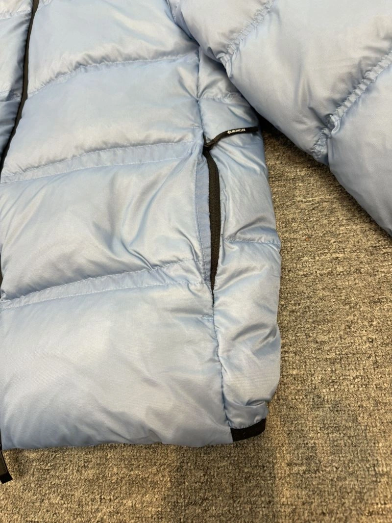 Moncler Down Jackets Sleek 144106