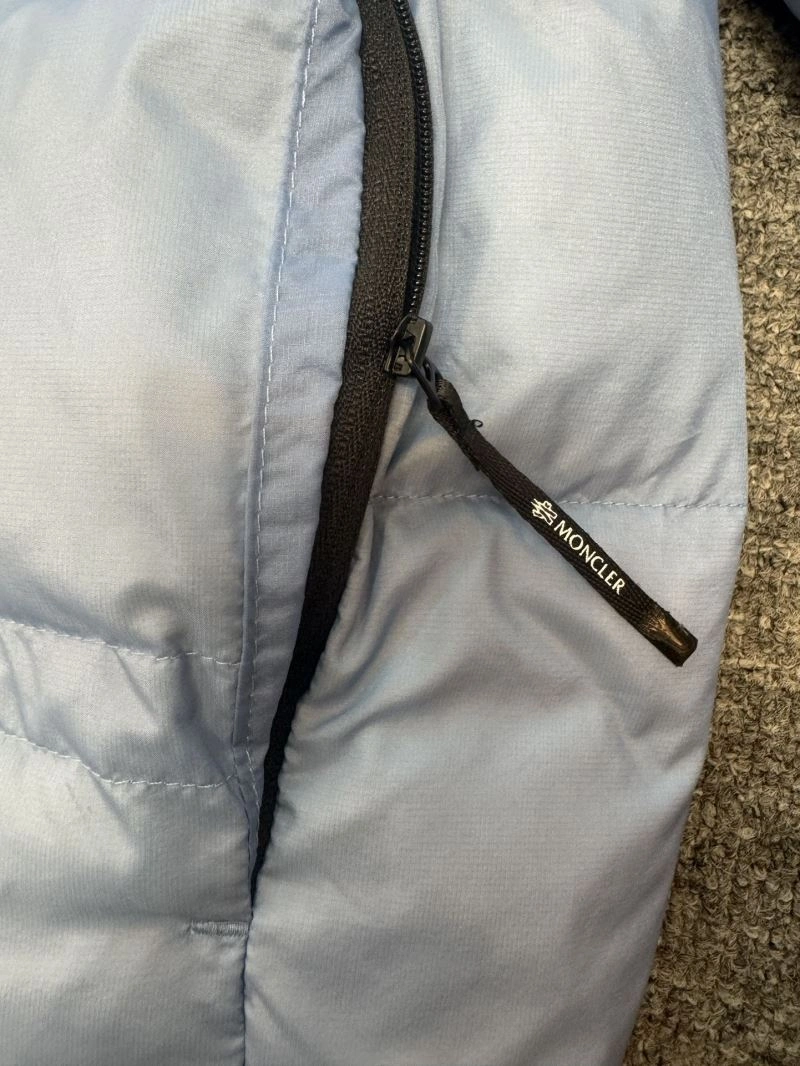 Moncler Down Jackets Sleek 144106