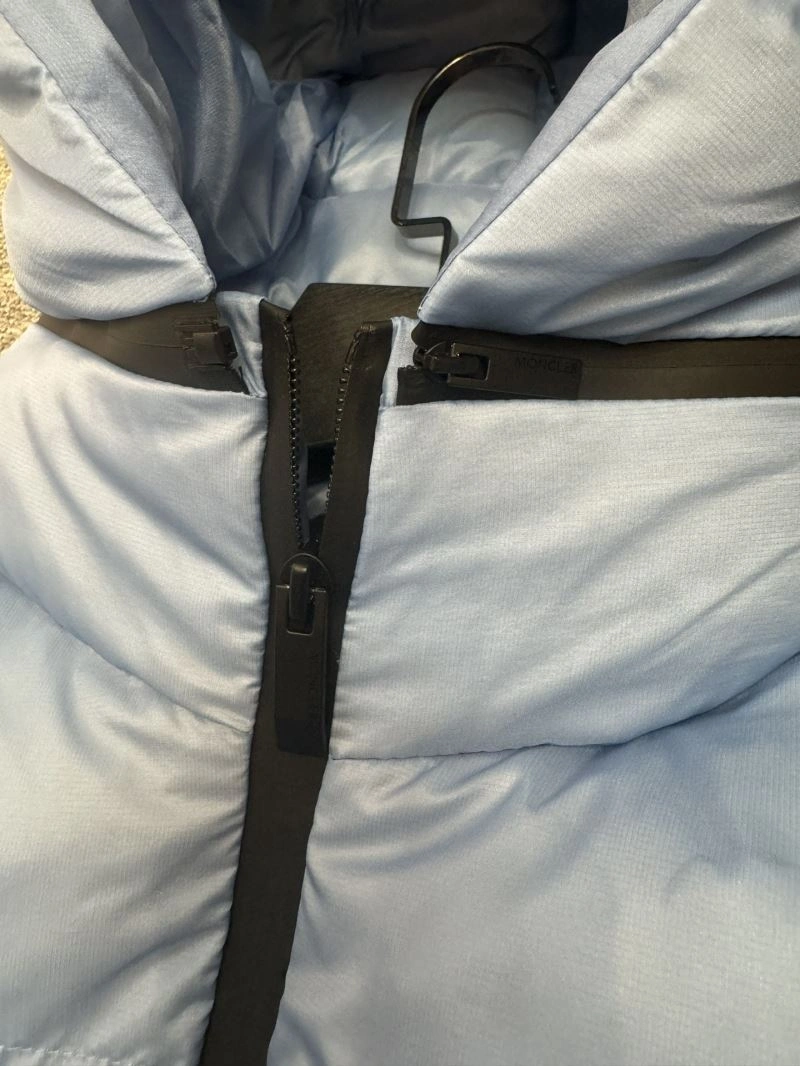 Moncler Down Jackets Sleek 144106