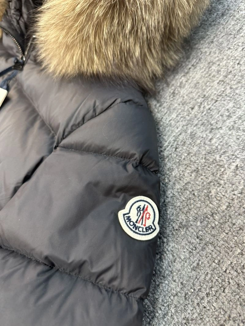Moncler Down Jackets Unique 144086