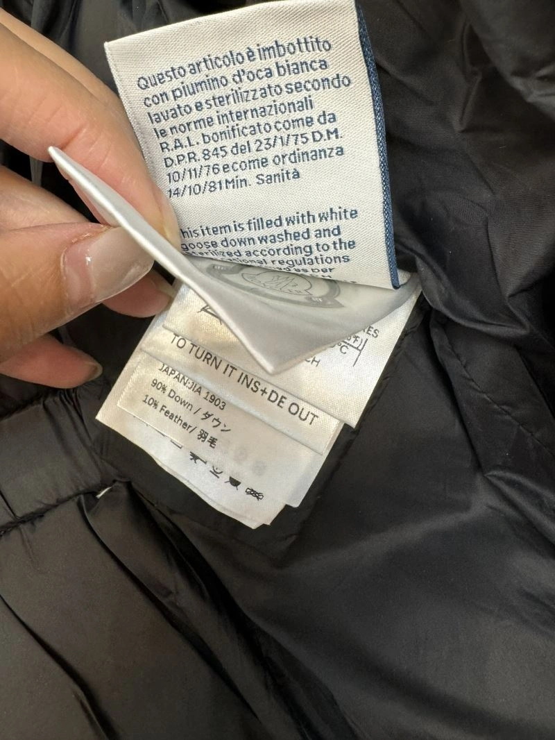 Moncler Down Jackets Unique 144086