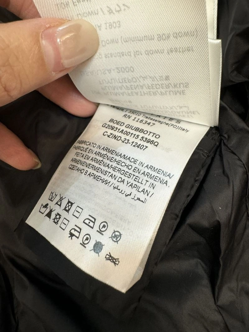 Moncler Down Jackets Minimalist 144085