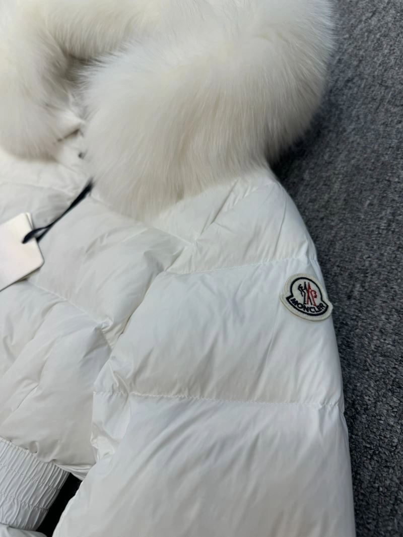Moncler Down Jackets Sporty 144078