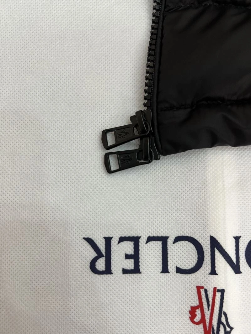 Moncler Down Jackets TravelReady 144050
