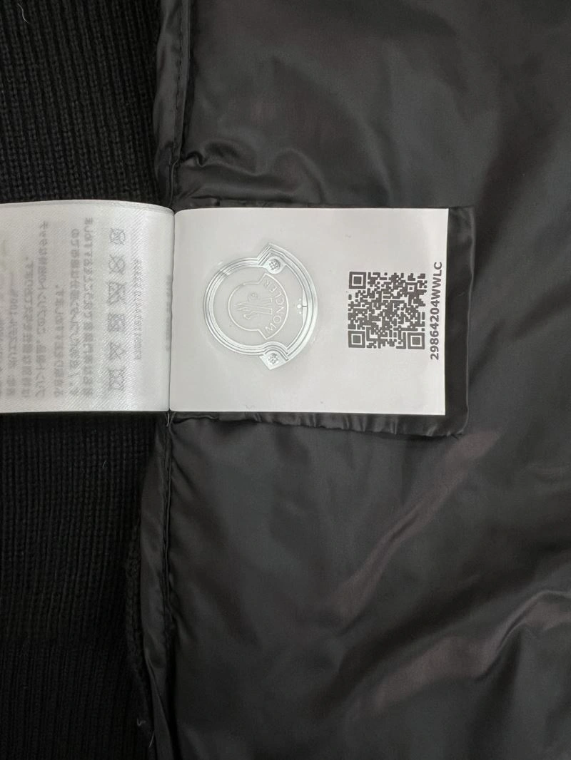 Moncler Down Jackets TravelReady 144050