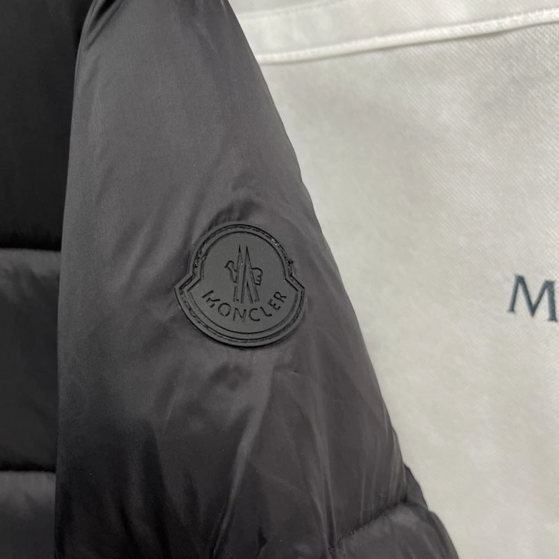 Moncler Down Jackets Durable 144060