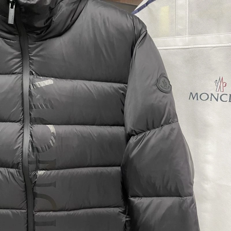 Moncler Down Jackets Durable 144060