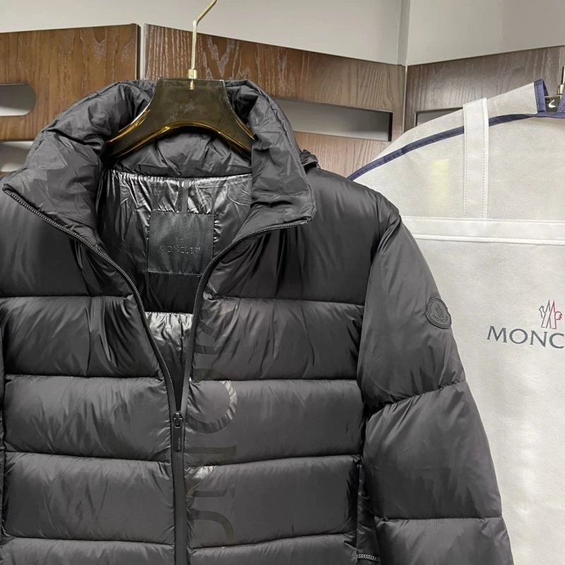 Moncler Down Jackets Durable 144060