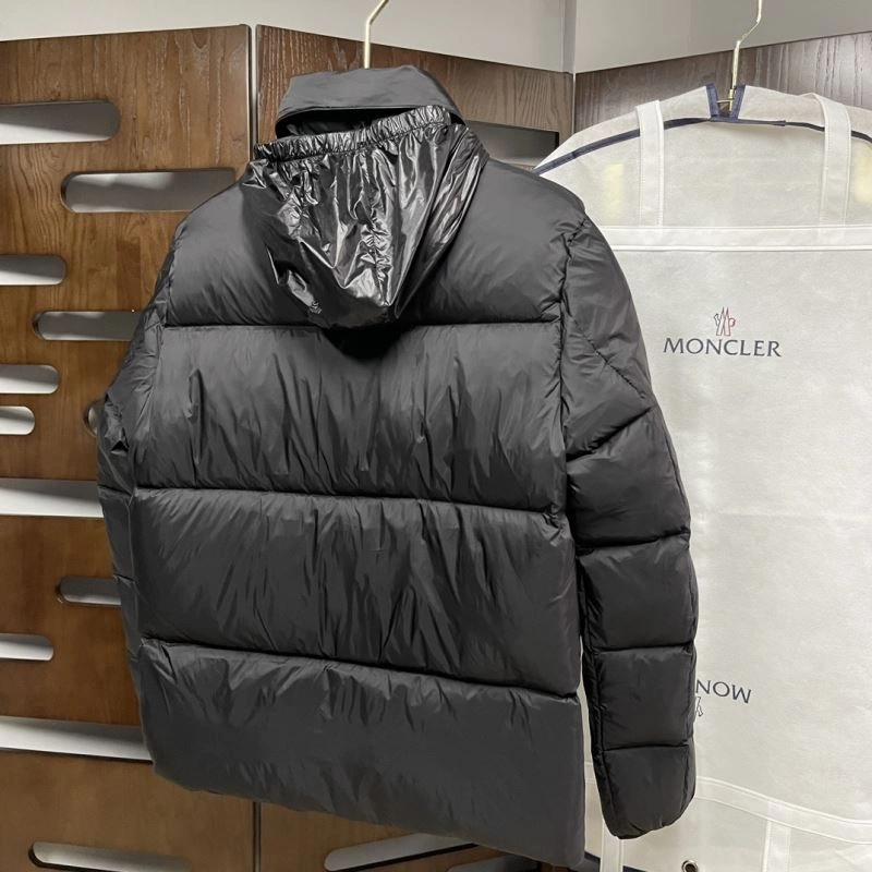 Moncler Down Jackets Durable 144060