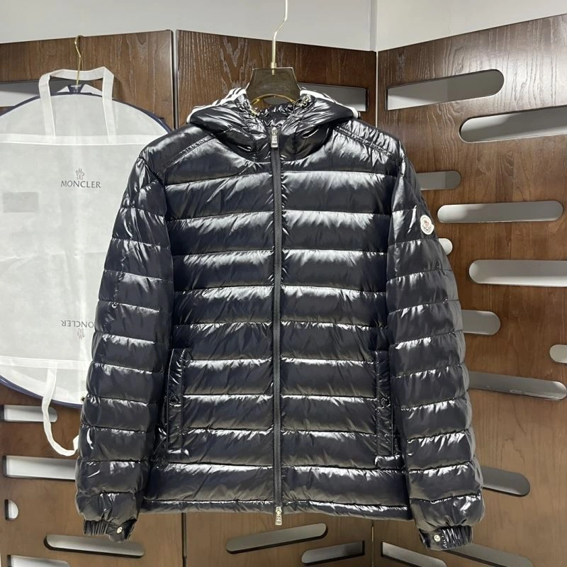 Lightweight Moncler Down Jackets 144042