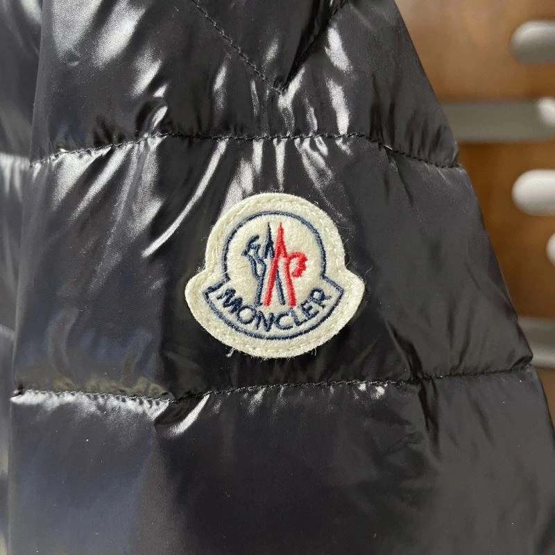 Lightweight Moncler Down Jackets 144042
