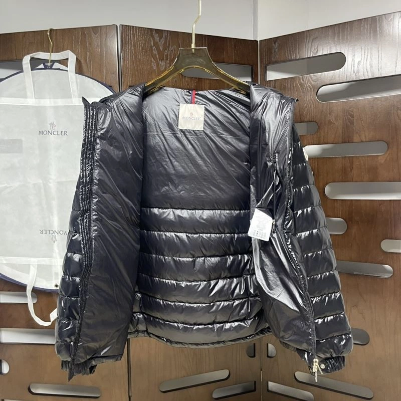 Lightweight Moncler Down Jackets 144042