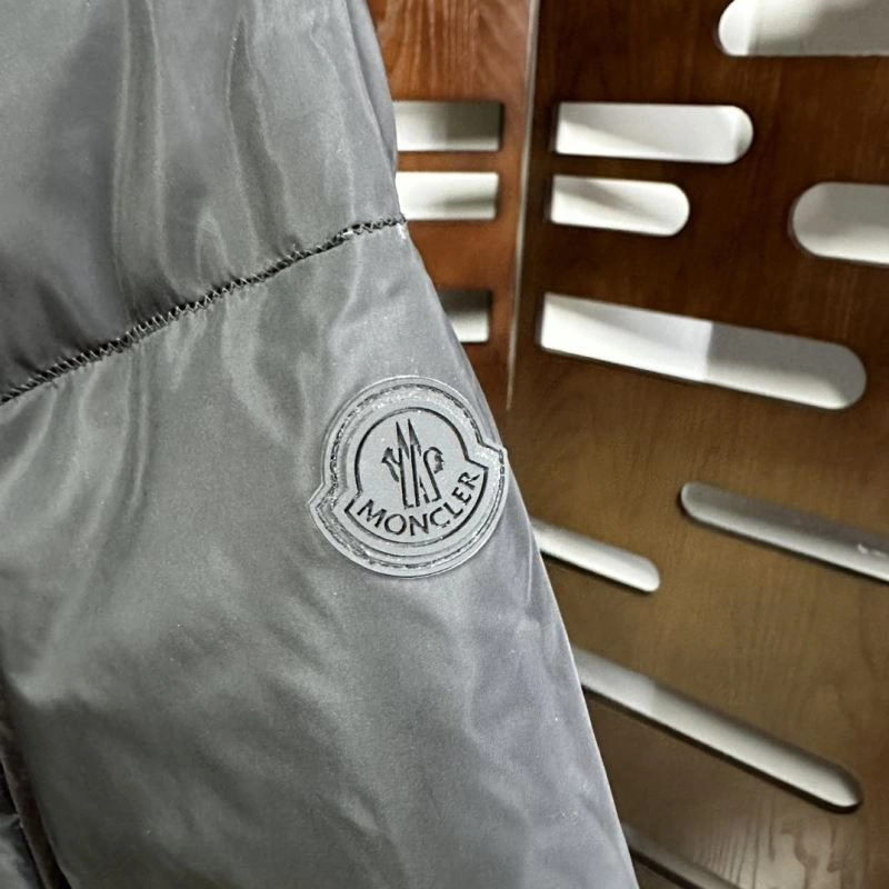 Moncler Down Jackets Cozy 144038