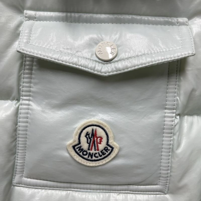Moncler Down Jackets Sporty 144037