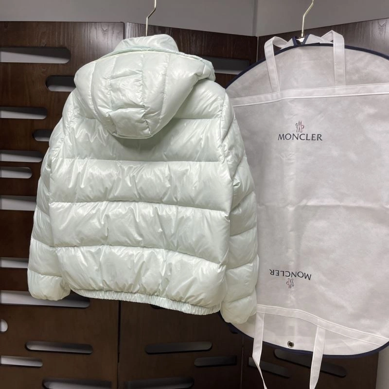 Moncler Down Jackets Sporty 144037