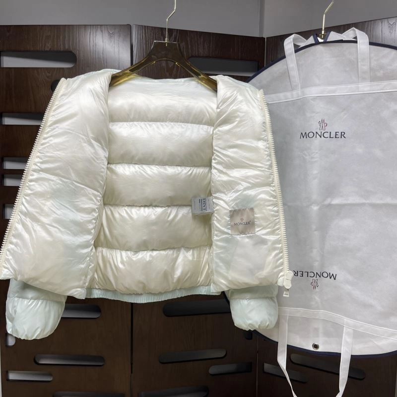Moncler Down Jackets Sporty 144037