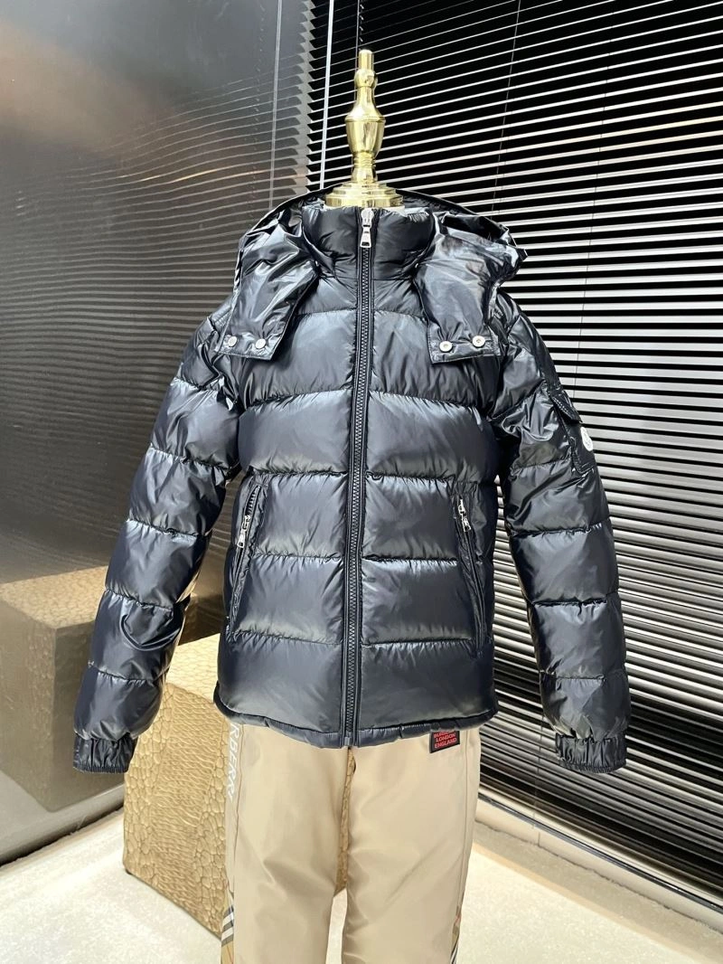 Moncler Down Jackets Versatile 144027