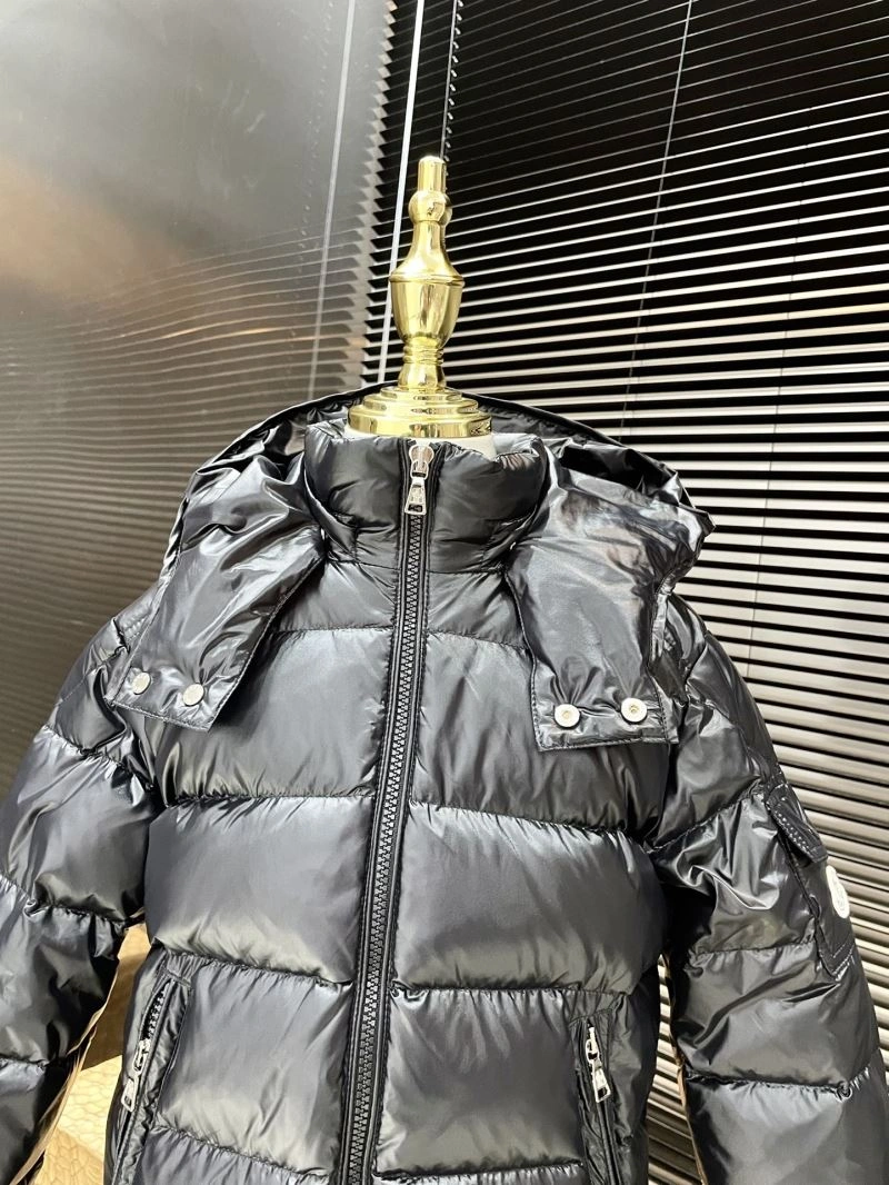 Moncler Down Jackets Versatile 144027