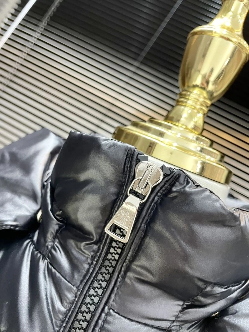 Moncler Down Jackets Versatile 144027