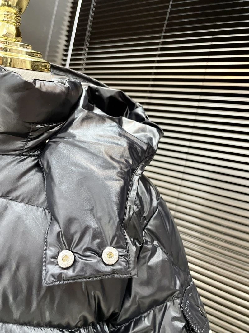 Moncler Down Jackets Versatile 144027
