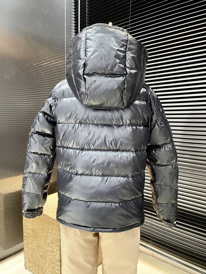 Moncler Down Jackets Versatile 144027