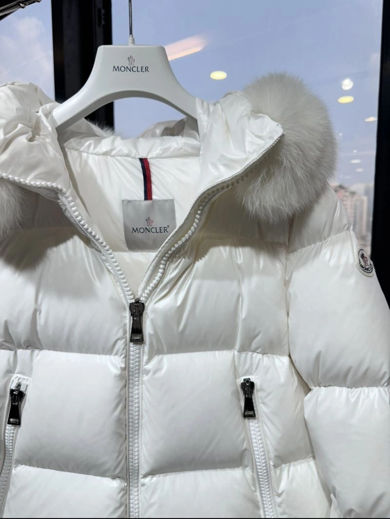 Moncler Down Jackets TimelessDesign 144015