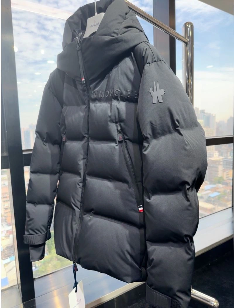 Moncler Down Jackets TravelReady 144006