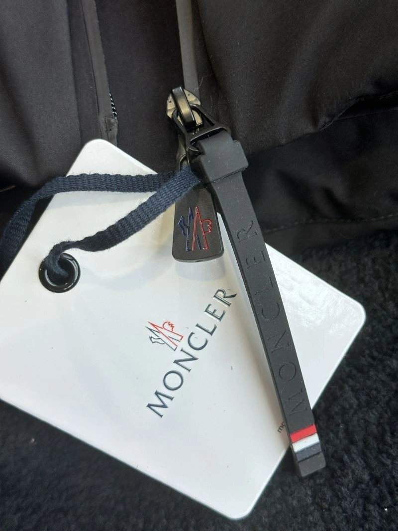 Moncler Down Jackets TravelReady 144006