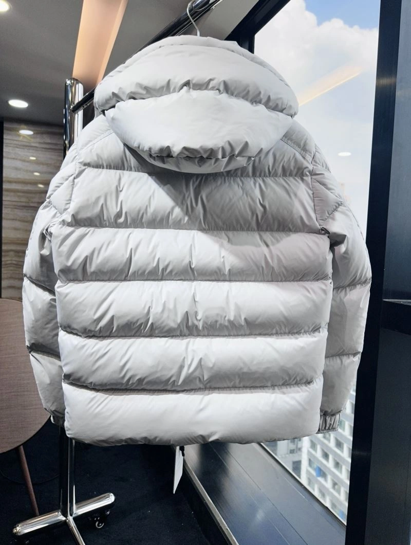 Moncler Down Jackets Durable 143999