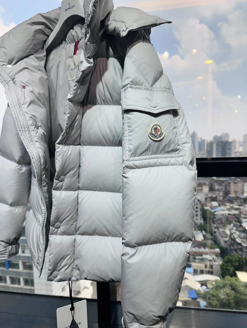 Moncler Down Jackets Durable 143999