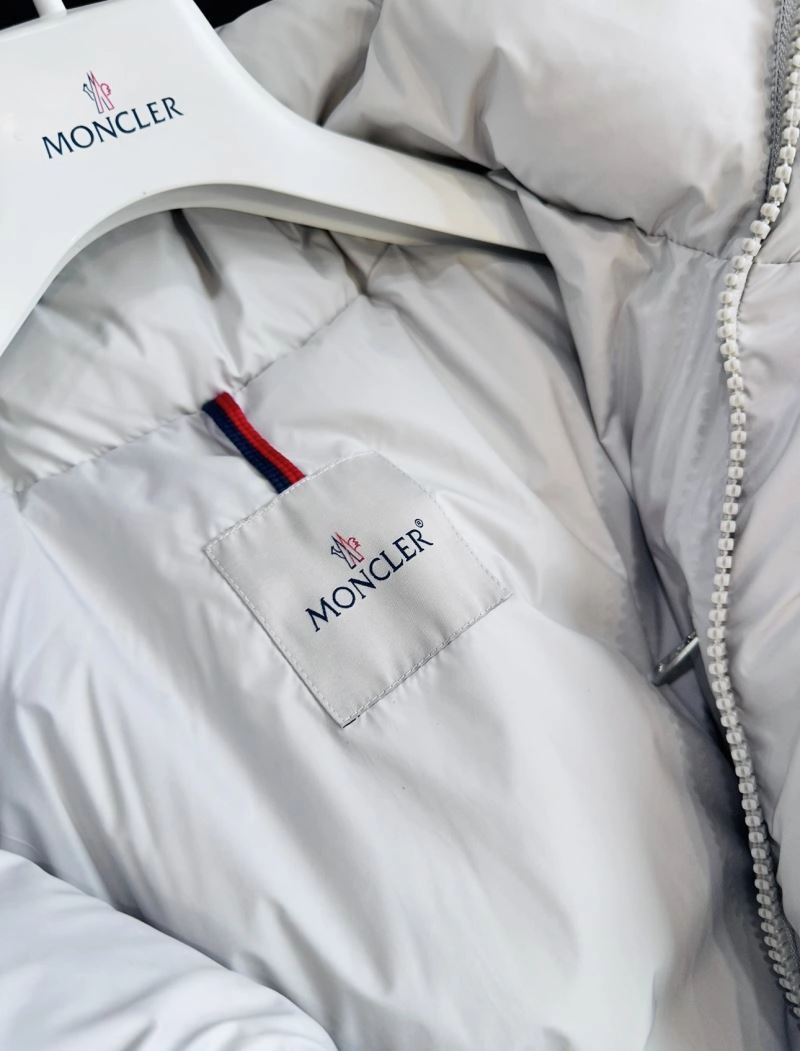Moncler Down Jackets Durable 143999