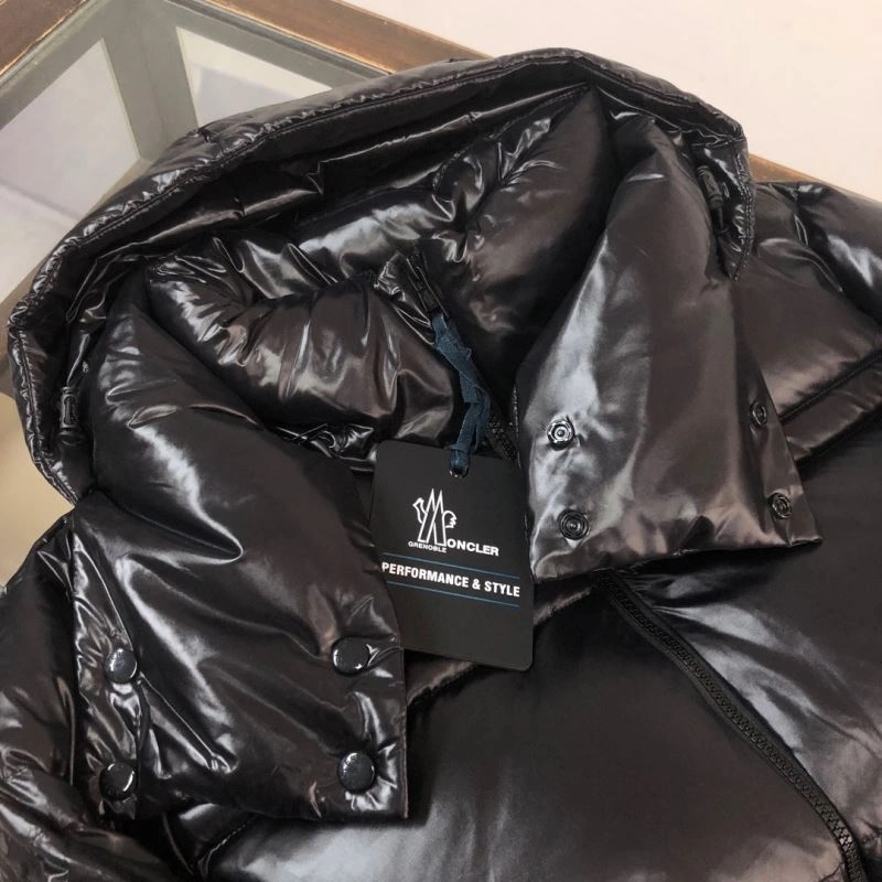 Moncler Down Jackets EyeCatching 143980