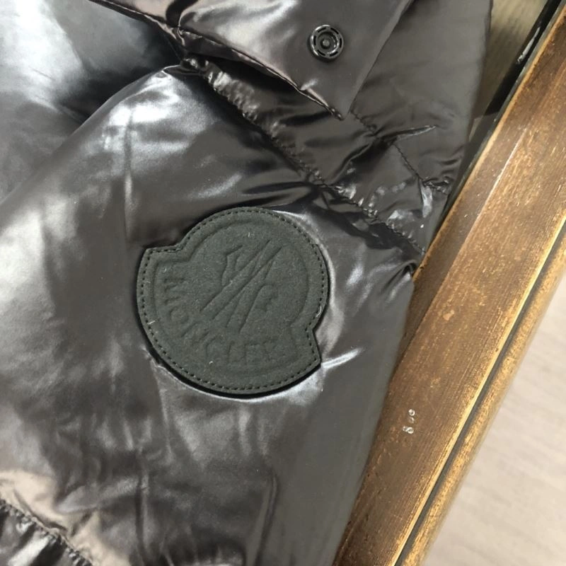 Moncler Down Jackets EyeCatching 143980