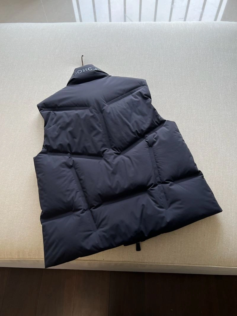 Moncler Down Jackets EasyMatch 143973