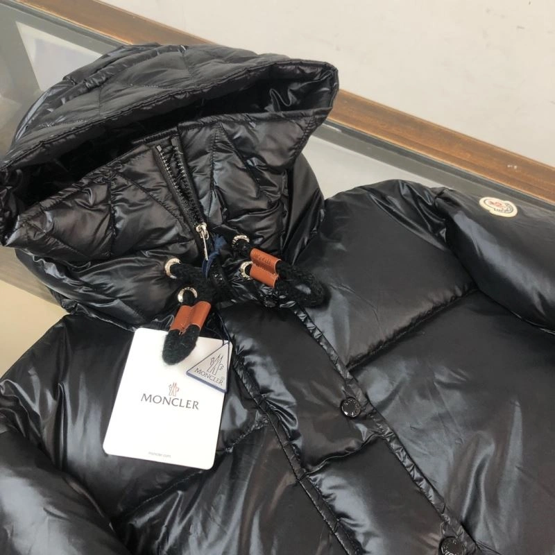 Moncler Down Jackets Snug 143972