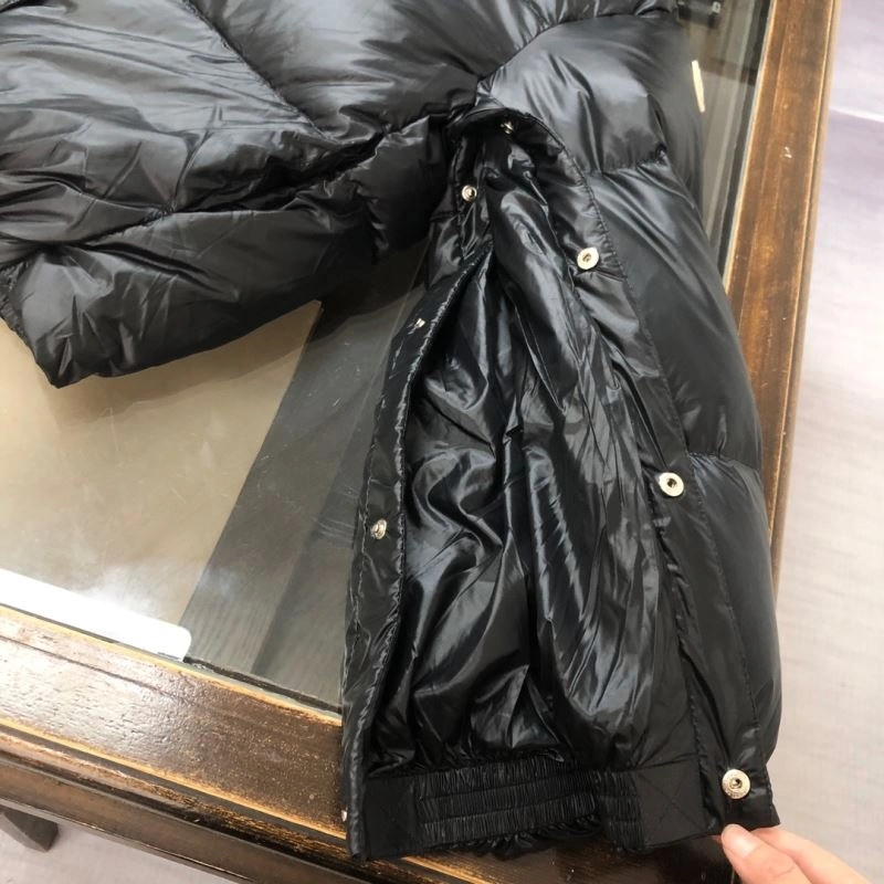 Moncler Down Jackets Snug 143972