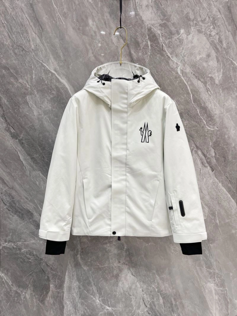 Moncler Down Jackets Fashionable 143941