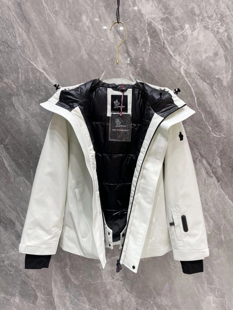 Moncler Down Jackets Fashionable 143941