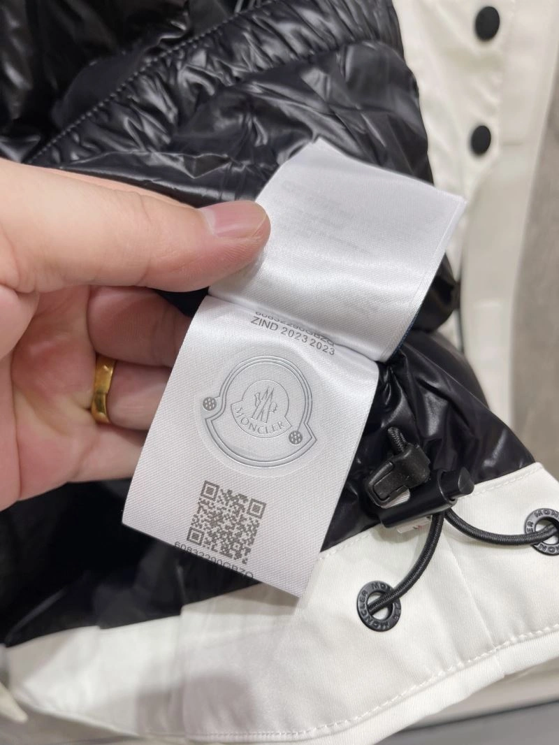 Moncler Down Jackets Fashionable 143941
