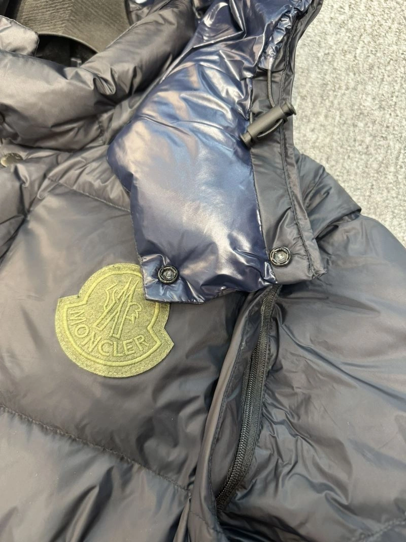 Moncler Down Jackets Fashionable 143934