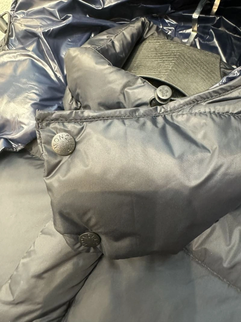 Moncler Down Jackets Fashionable 143934