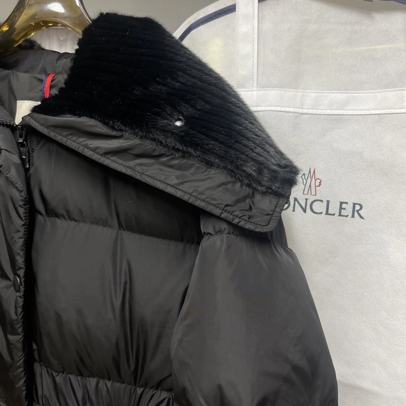 Moncler Down Jackets Vibrant 143939