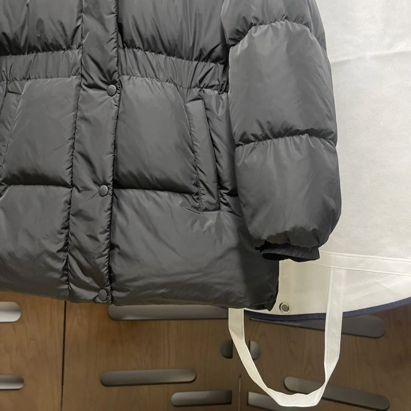 Moncler Down Jackets Vibrant 143939